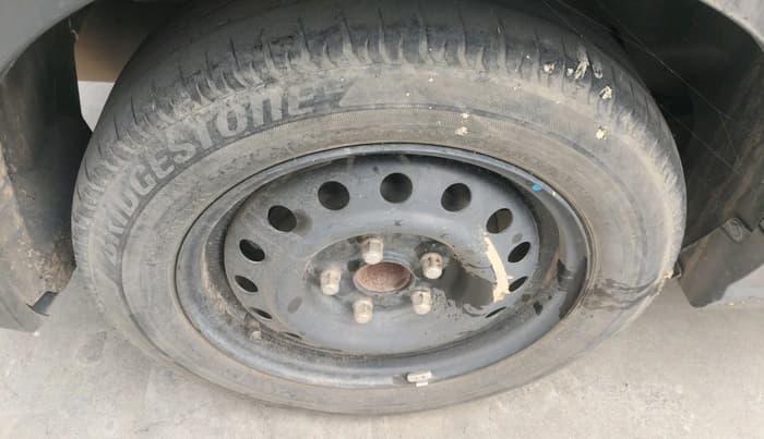 2021 Maruti XL6 ALPHA MT, Petrol, Manual, 1,54,457 km, tyre