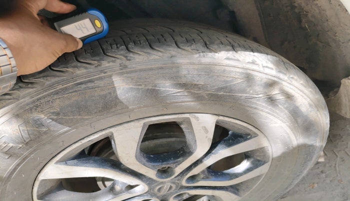 2015 Nissan Terrano XL (D), Diesel, Manual, 1,14,809 km, tyre