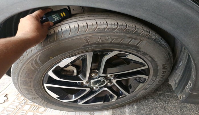 2024 KIA CARENS LUXURY PLUS 1.5 PETROL DCT 7 STR, Petrol, Automatic, 27,778 km, tyre