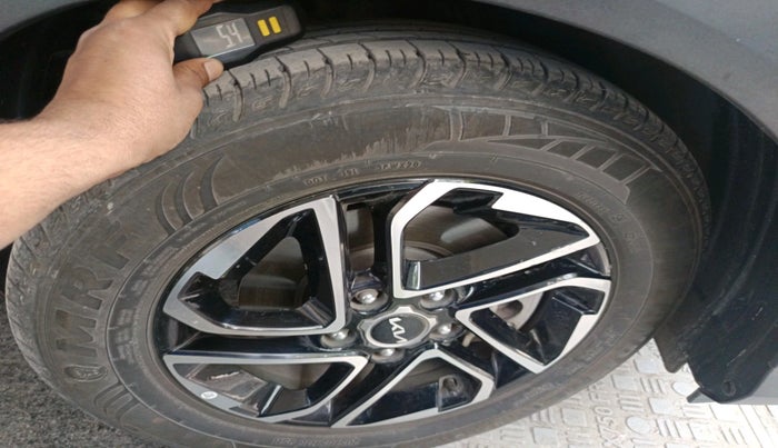 2024 KIA CARENS LUXURY PLUS 1.5 PETROL DCT 7 STR, Petrol, Automatic, 27,778 km, tyre