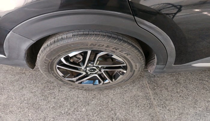 2024 KIA CARENS LUXURY PLUS 1.5 PETROL DCT 7 STR, Petrol, Automatic, 27,778 km, tyre