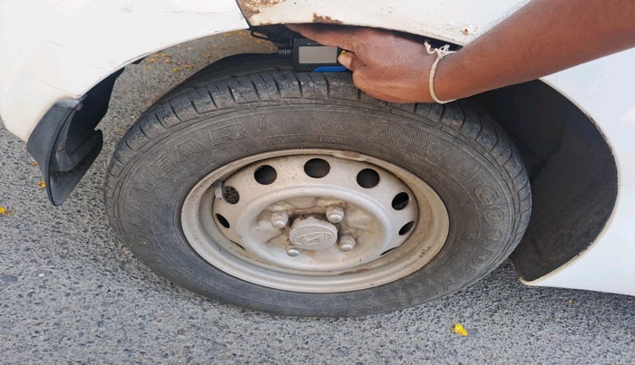 2013 Hyundai Eon ERA +, Petrol, Manual, 41,791 km, tyre