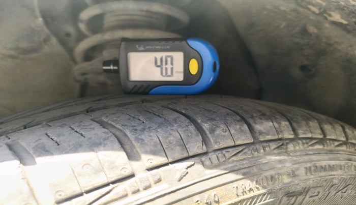 2017 Hyundai Grand i10 SPORTZ 1.2 KAPPA VTVT, CNG, Manual, 1,21,605 km, tyre