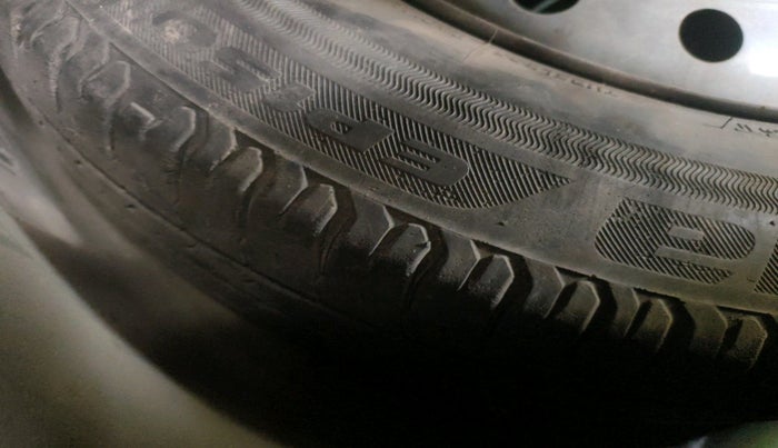 2012 Maruti Swift Dzire VDI, Diesel, Manual, 69,693 km, tyre