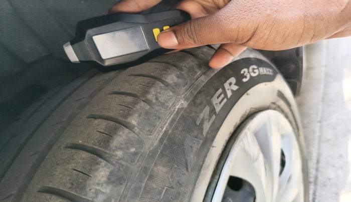 2021 Maruti Swift VXI, Petrol, Manual, 49,536 km, tyre