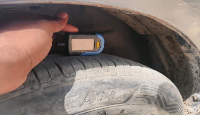 2017 Maruti Swift Dzire VDI, Diesel, Manual, 1,13,270 km, tyre