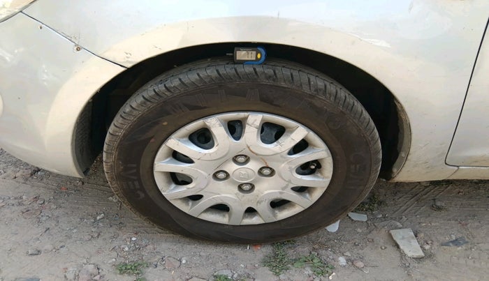 2011 Hyundai i20 MAGNA 1.2, CNG, Manual, 68,003 km, tyre