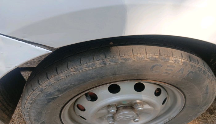 2014 Hyundai Eon ERA +, Petrol, Manual, 61,204 km, tyre