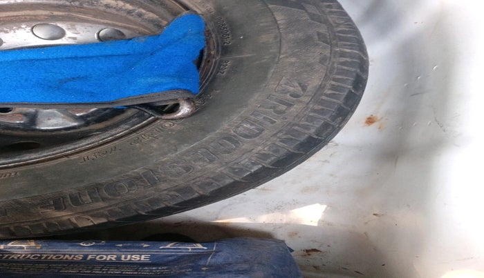 2014 Hyundai Eon ERA +, Petrol, Manual, 61,204 km, tyre