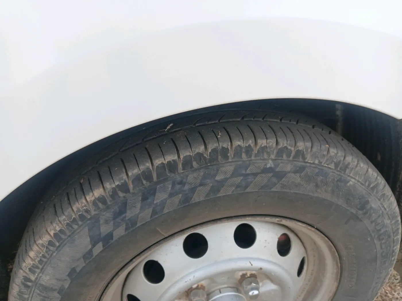 2014 Hyundai Eon ERA +, Petrol, Manual, 61,204 km, tyre