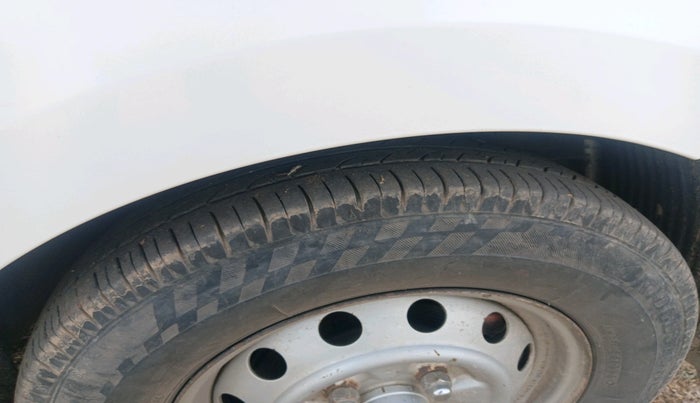 2014 Hyundai Eon ERA +, Petrol, Manual, 61,204 km, tyre