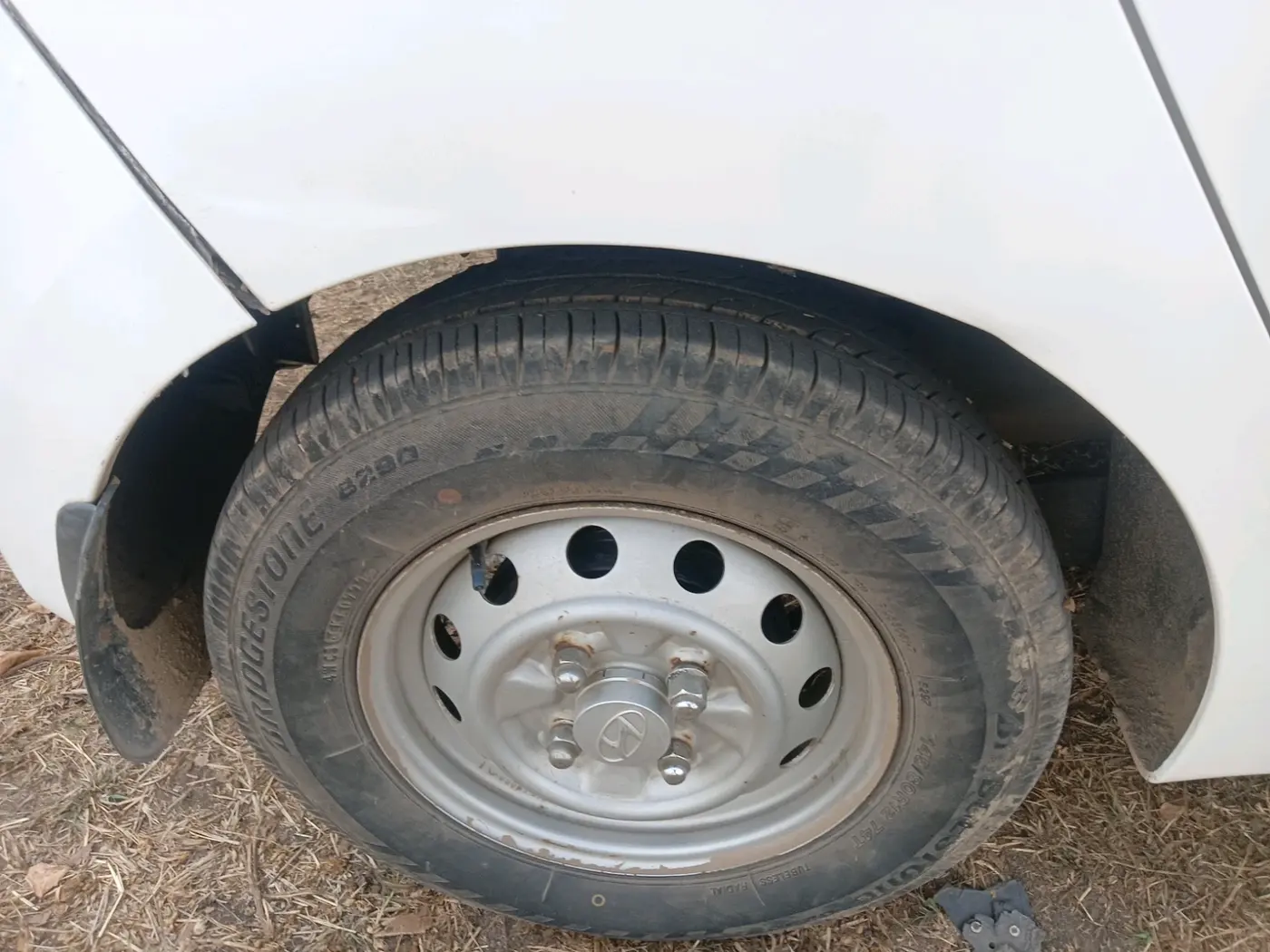 2014 Hyundai Eon ERA +, Petrol, Manual, 61,204 km, tyre