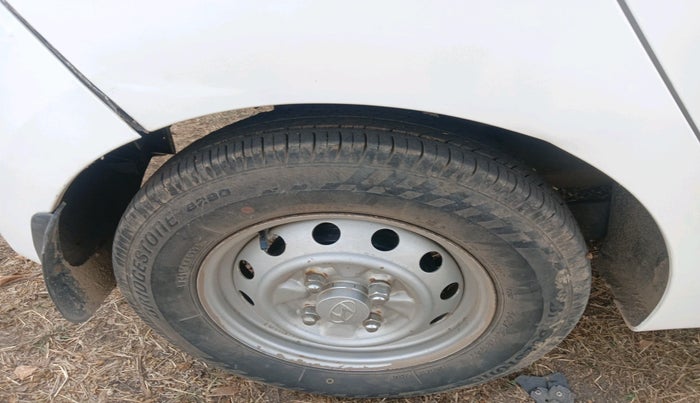 2014 Hyundai Eon ERA +, Petrol, Manual, 61,204 km, tyre