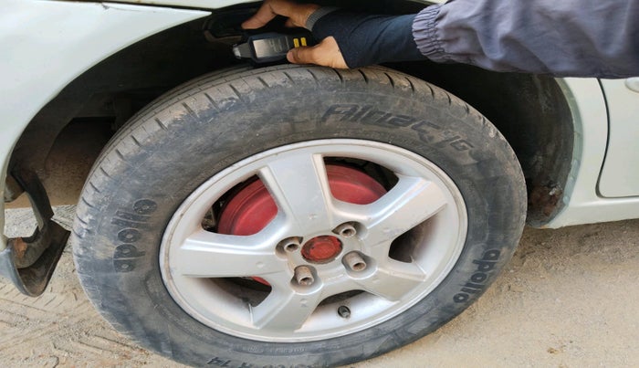 2004 Hyundai Accent VIVA BASE, Petrol, Manual, 1,28,458 km, tyre