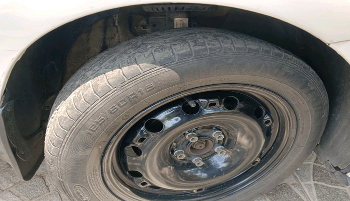 2012 Volkswagen Polo COMFORTLINE 1.2L PETROL, Petrol, Manual, 1,07,606 km, tyre