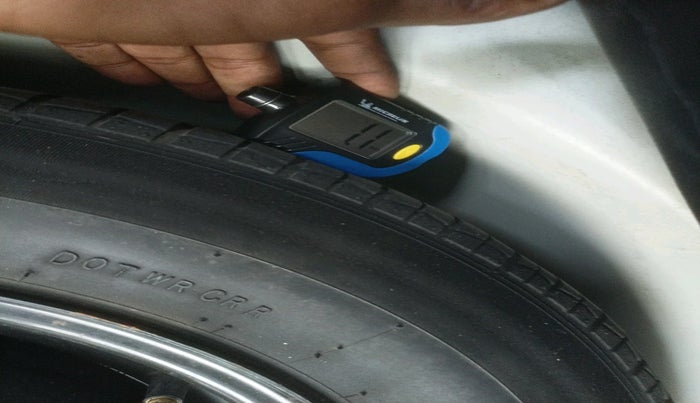 2017 Maruti Swift VXI, Petrol, Manual, 98,227 km, tyre