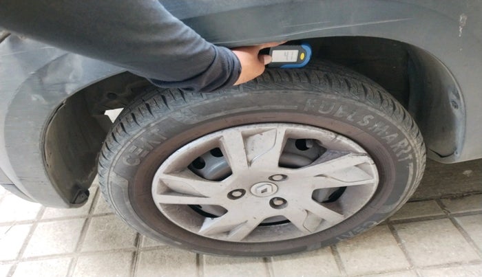 2021 Renault Kwid RXT 1.0 (O), Petrol, Manual, 23,881 km, tyre