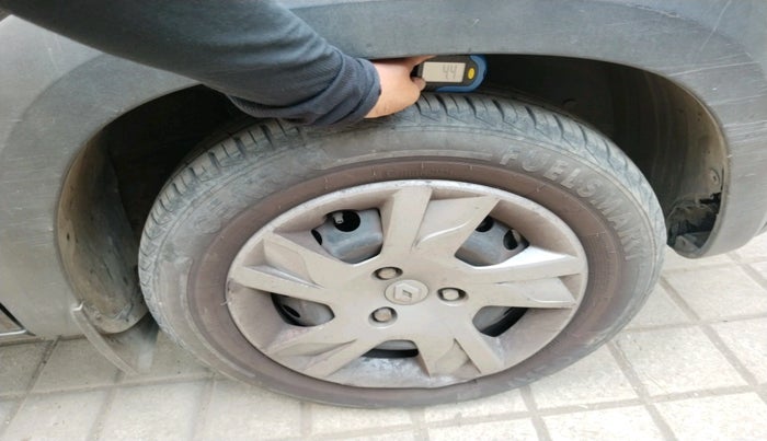 2021 Renault Kwid RXT 1.0 (O), Petrol, Manual, 23,881 km, tyre