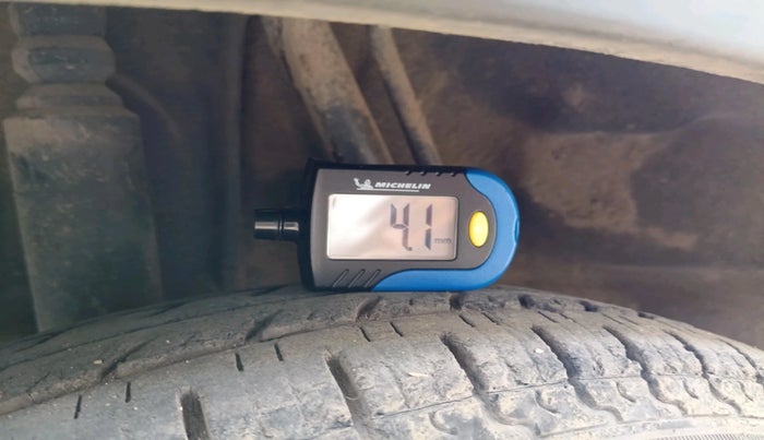 2016 Renault Kwid RXT 0.8 (O), Petrol, Manual, 75,187 km, tyre