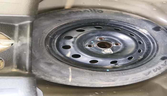 2015 Maruti Swift VXI, Petrol, Manual, 95,065 km, tyre