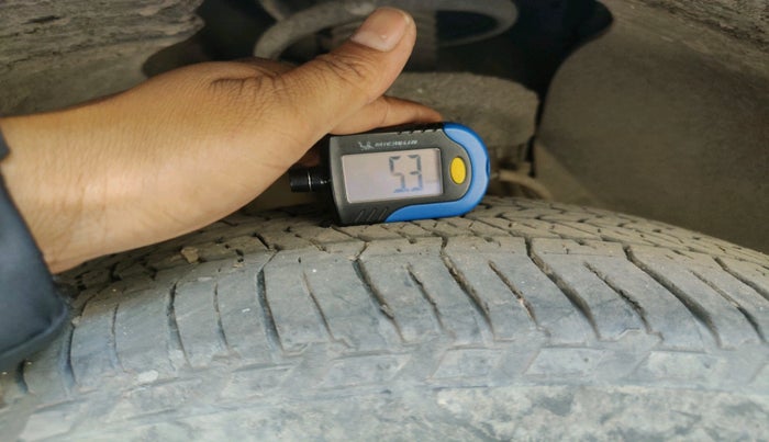 2016 Mahindra XUV500 W8 1.99, Diesel, Manual, 2,41,561 km, tyre