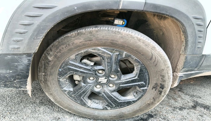 2025 Maruti BREZZA ZXI SMART HYBRID , Petrol, Manual, 5,583 km, tyre