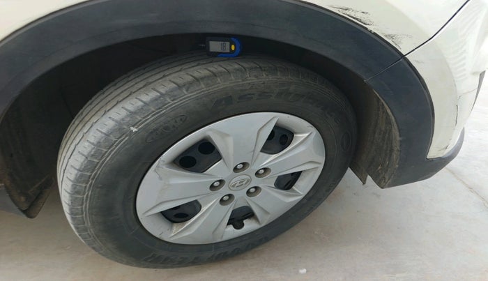 2017 Hyundai Creta E PLUS 1.6 PETROL, Petrol, Manual, 1,56,009 km, tyre