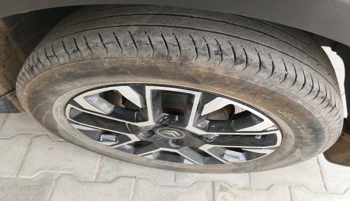 2024 CITROEN Basalt Max 1.2 Turbo Petrol MT Dual Tone, Petrol, Manual, 30,910 km, tyre