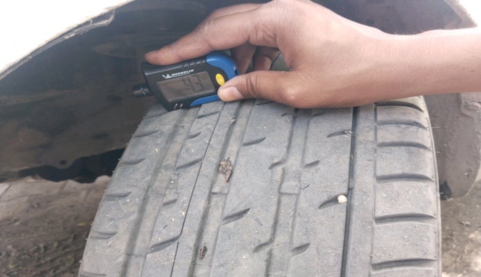 2016 Toyota Etios Liva G, Petrol, Manual, 97,212 km, tyre