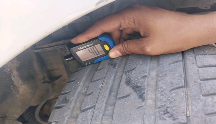 2016 Toyota Etios Liva G, Petrol, Manual, 97,212 km, tyre