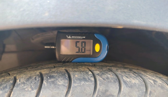 2016 Hyundai Eon ERA +, Petrol, Manual, 35,497 km, tyre