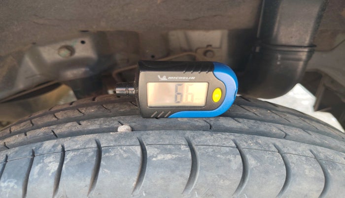 2016 Hyundai Eon ERA +, Petrol, Manual, 35,497 km, tyre