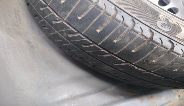 2016 Hyundai Eon ERA +, Petrol, Manual, 35,497 km, tyre