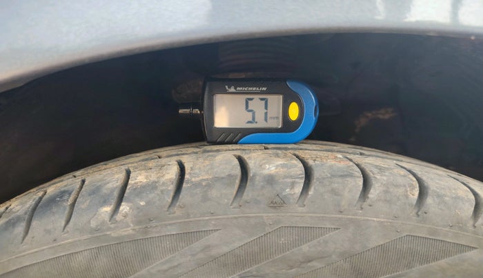 2016 Hyundai Eon ERA +, Petrol, Manual, 35,497 km, tyre