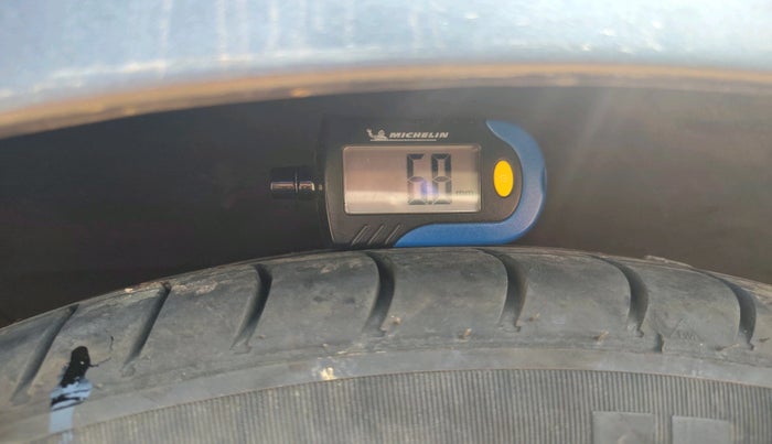 2016 Hyundai Eon ERA +, Petrol, Manual, 35,497 km, tyre