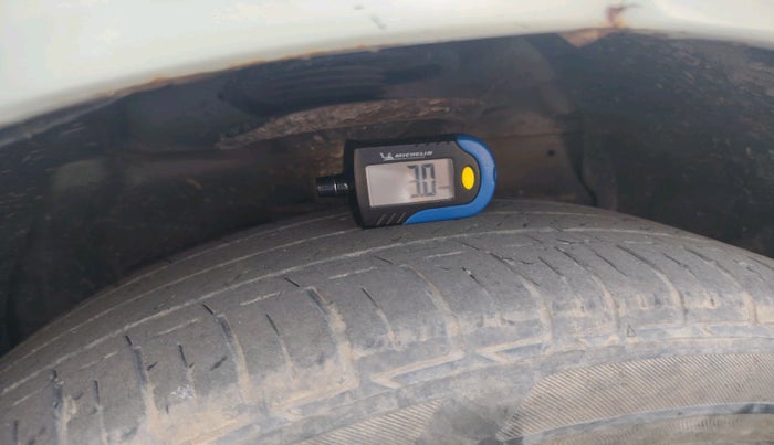 2011 Maruti SX4 VXI CNG, CNG, Manual, 1,15,270 km, tyre