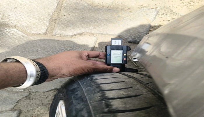 2018 Tata Tiago XM PETROL, Petrol, Manual, 1,01,190 km, tyre