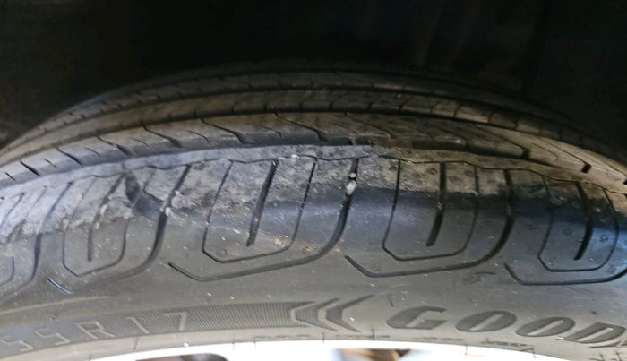 2022 MG ASTOR SMART 1.5 MT, Petrol, Manual, 3,093 km, tyre