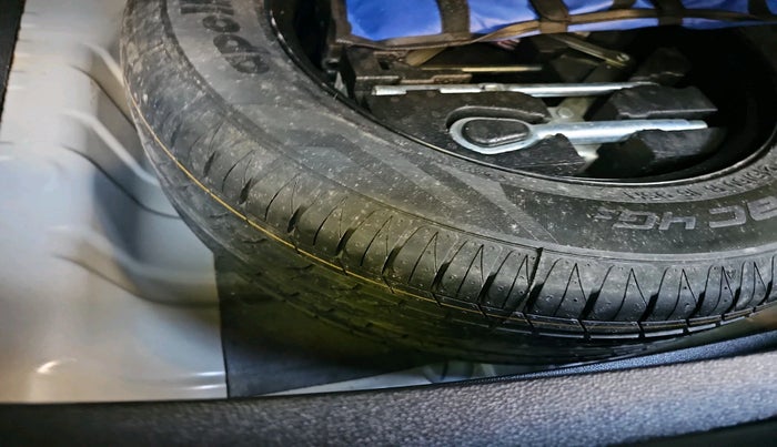 2022 MG ASTOR SMART 1.5 MT, Petrol, Manual, 3,093 km, tyre