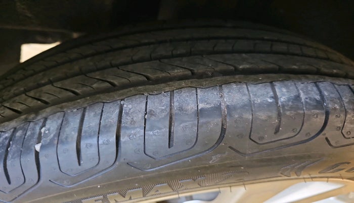 2022 MG ASTOR SMART 1.5 MT, Petrol, Manual, 3,093 km, tyre