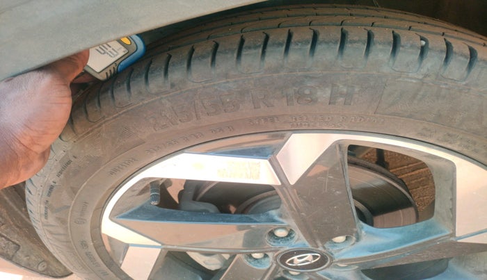 2021 Hyundai ALCAZAR PLATINUM(O) 6STR 1.5 AT, Diesel, Automatic, 1,02,358 km, tyre