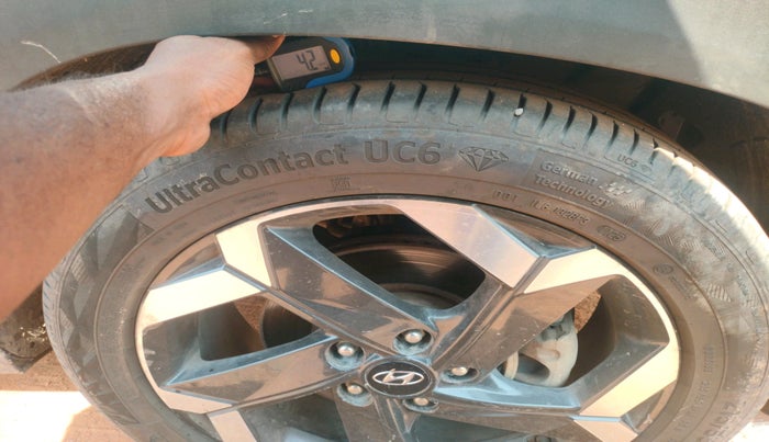 2021 Hyundai ALCAZAR PLATINUM(O) 6STR 1.5 AT, Diesel, Automatic, 1,02,358 km, tyre