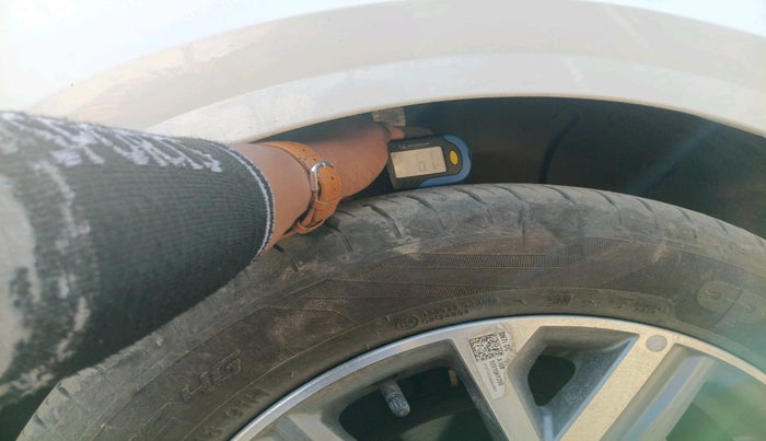 2025 Hyundai Verna SX(O) 1.5 MPI IVT , Petrol, Automatic, 10,823 km, tyre