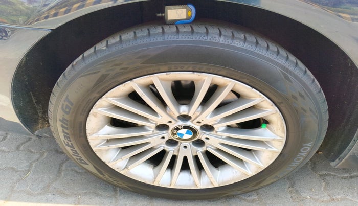 2016 BMW 5 Series 520D LUXURY LINE, Diesel, Automatic, 1,39,086 km, tyre