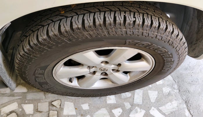 2011 Toyota Fortuner 3.0 4X4 MT, Diesel, Manual, 2,03,052 km, tyre