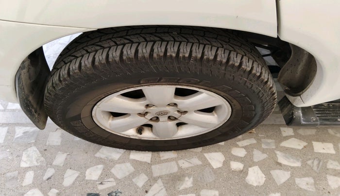 2011 Toyota Fortuner 3.0 4X4 MT, Diesel, Manual, 2,03,052 km, tyre