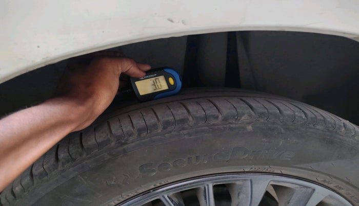 2020 Maruti Ertiga ZXI AT SHVS, Petrol, Automatic, 1,19,496 km, tyre