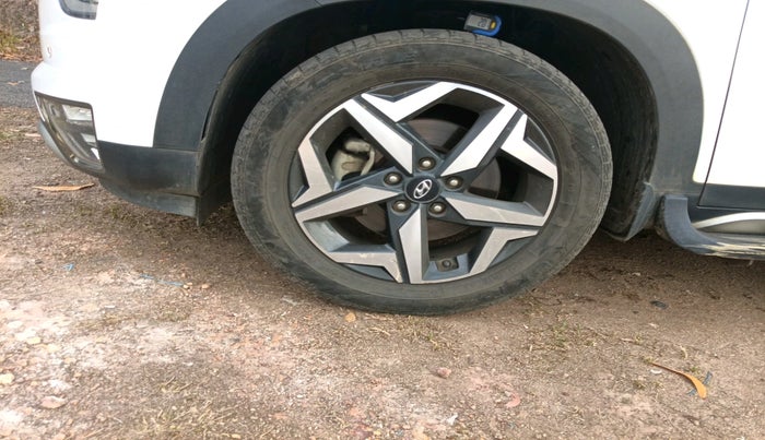 2022 Hyundai ALCAZAR PRESTIGE 1.5 MT 7STR, Diesel, Manual, 94,804 km, tyre