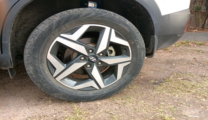 2022 Hyundai ALCAZAR PRESTIGE 1.5 MT 7STR, Diesel, Manual, 94,804 km, tyre