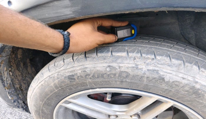 2019 Maruti Vitara Brezza VDI, Diesel, Manual, 1,24,402 km, tyre